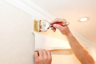 Pose de papier peint à Servian — revêtements muraux et toiles de verre